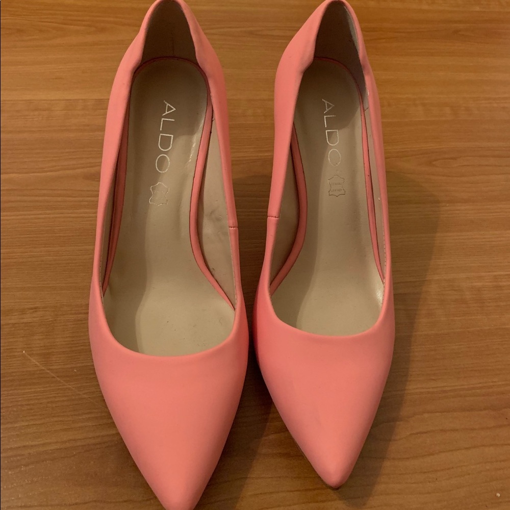 Aldo pink pointed pumps size 8